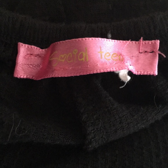 Social Teen top Sz M 🖤🌈 - Picture 5 of 5
